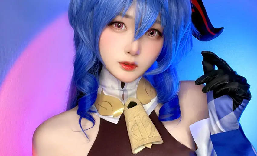コスプレイヤーしょこら『原神』甘雨の幻想的な美しさ