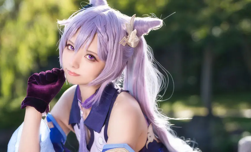 コスプレイヤー天海せなが微笑む『原神』刻晴 | COSPLAY MODE